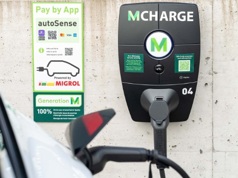 m-charge-header